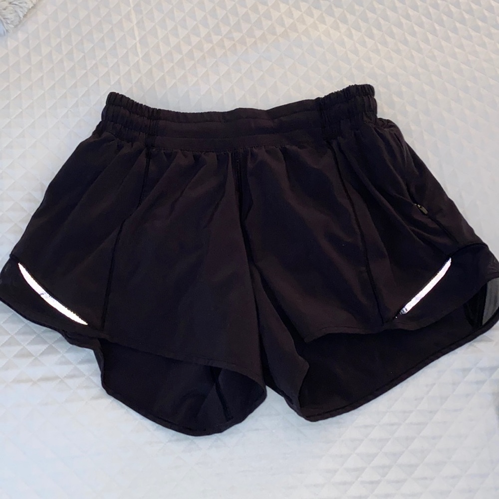 Lululemon hotty hot shorts size 6 tall